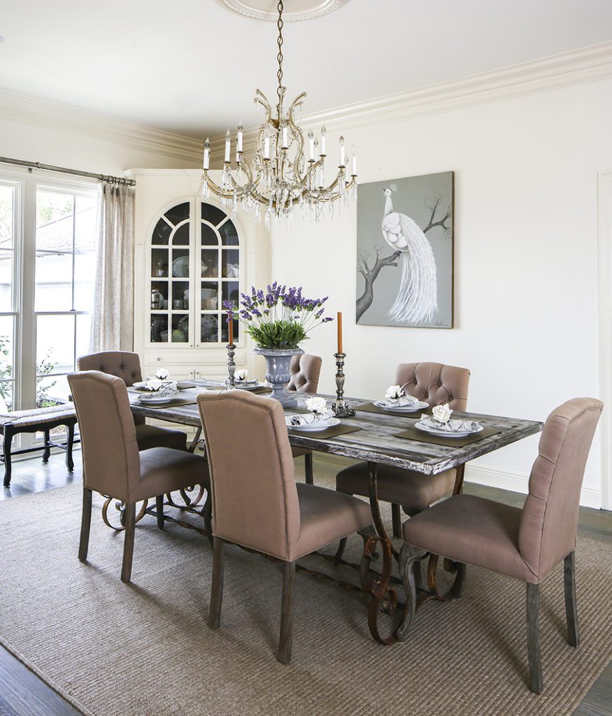 Benjamin Moore’s “White Dove” creates a pristine palette on walls in the dining room and throughout the home’s public spaces. Built-in corner cabinets provide a perfect spot for Jan to store and display the treasures she finds at thrift shops and garage sales.