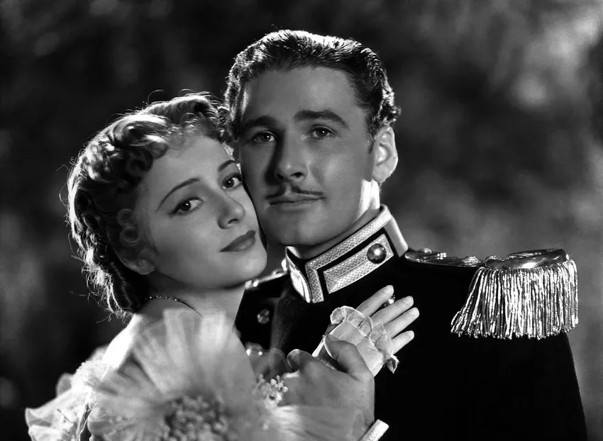 de havilland and flynn Olivia de Havilland and Erroll Flynn embracing