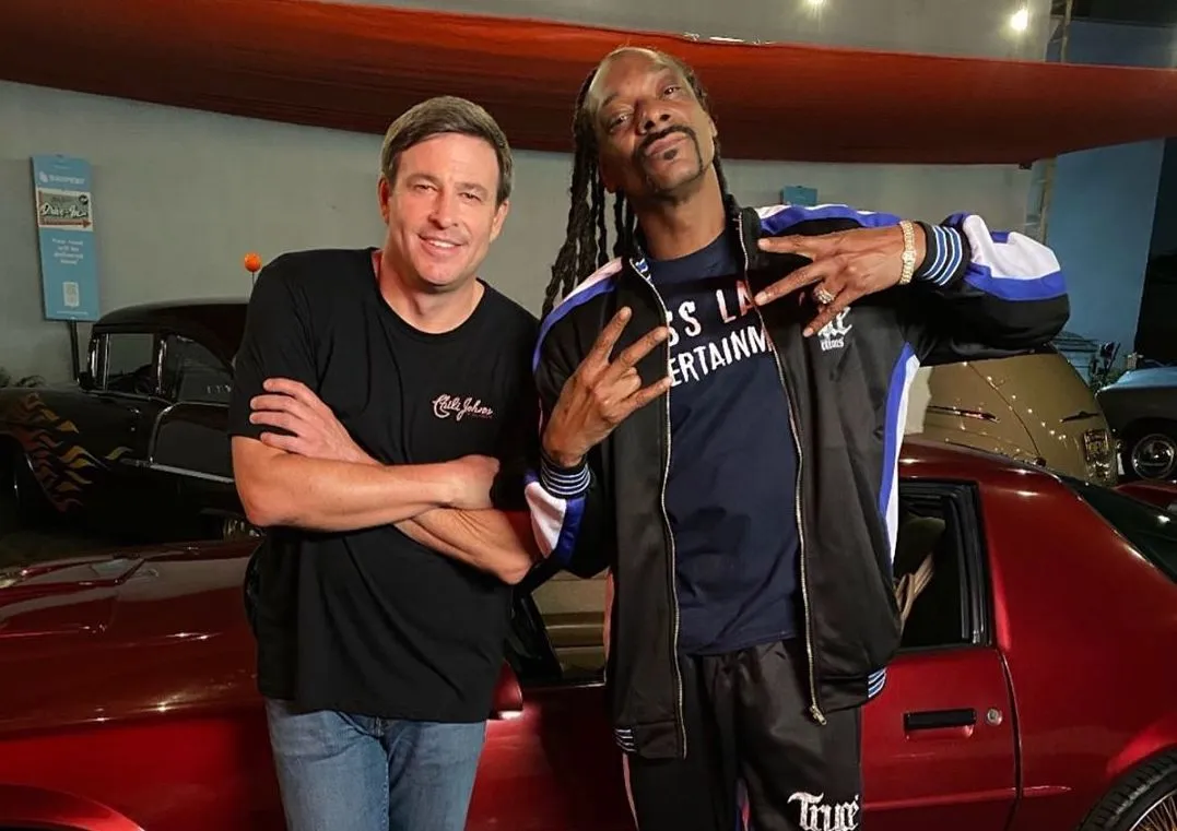 Host Todd Graves and Artist Snoop Dogg