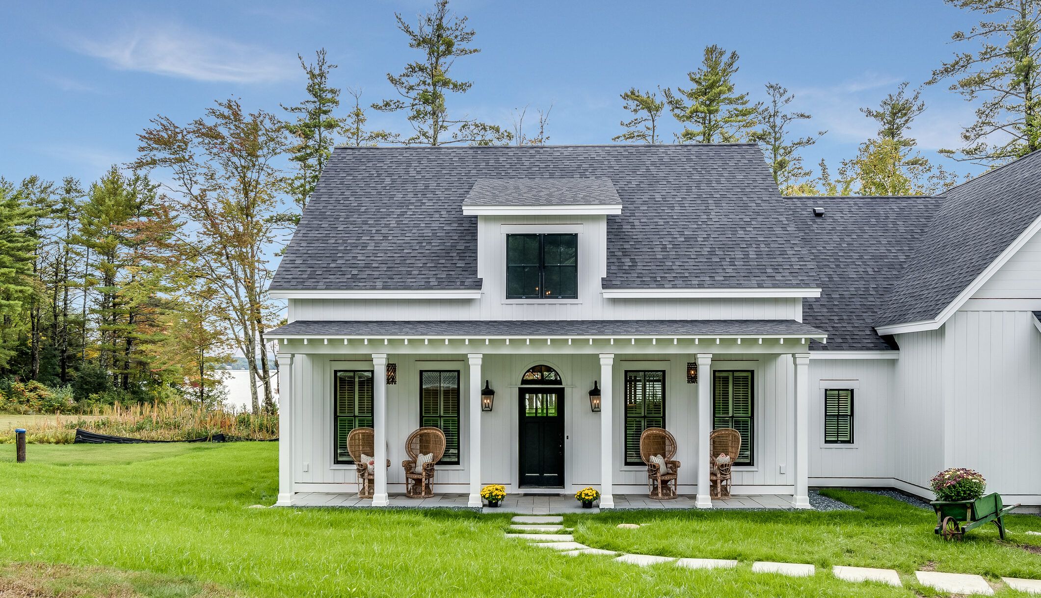The Farmhouse Style Is Getting A Modern Twist InRegister the-farmhouse-style-is-getting-a-modern-twist-inregister