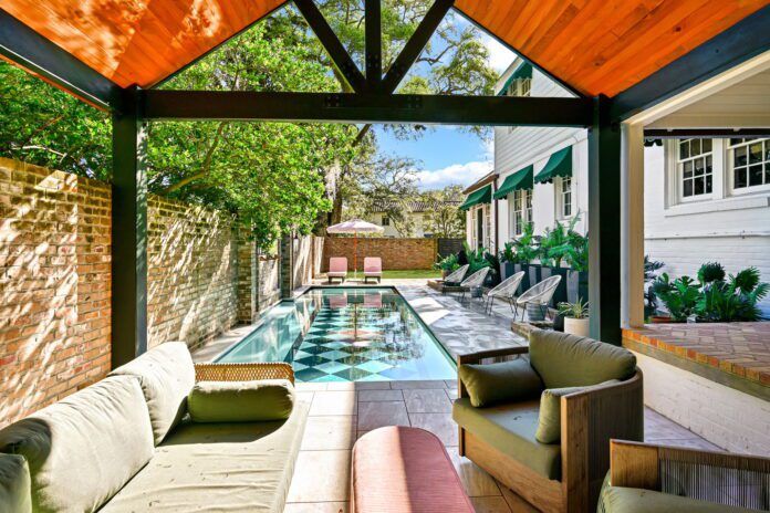 Hundred Oaks: A modern pool that honors historic character